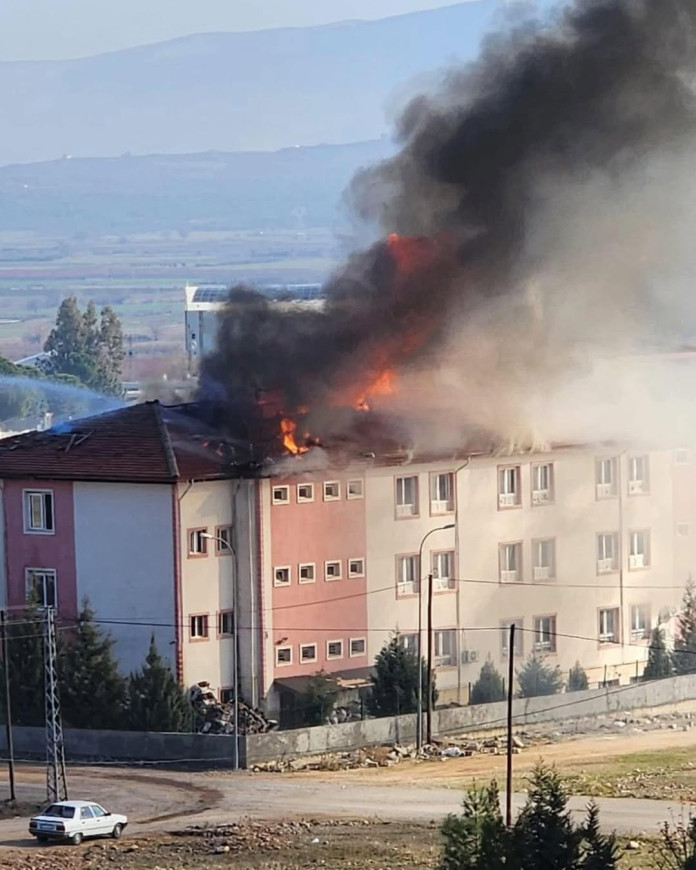 Okulda Çıkan Yangın Kısa Sürede Söndürüldü Okulda Çıkan Yangın Kısa Sürede Söndürüldü
