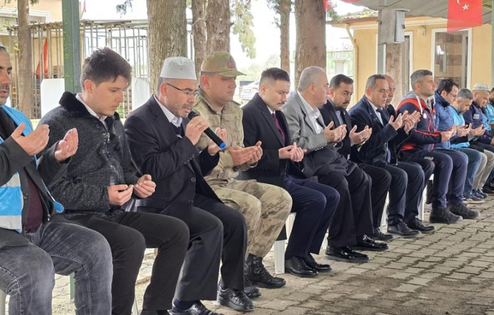 Hassa’da Deprem Şehitleri Dualarla Anıldı Hassa’da Deprem Şehitleri Dualarla Anıldı