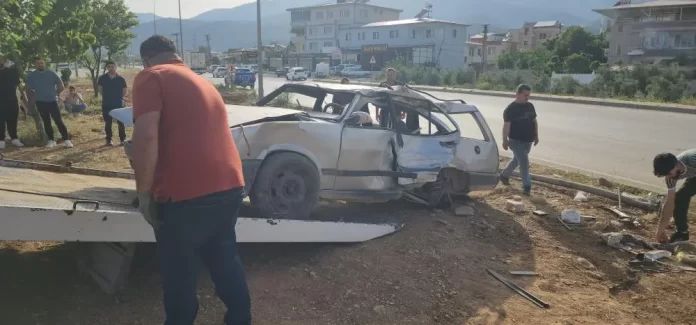 Feci Kaza, Otomobil Hurdaya Döndü Feci Kaza, Otomobil Hurdaya Döndü