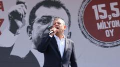 Özgür Özel: ‘Yeni mücadelenin parolası yürüyüştür’ dedi; İmamoğlu’ndan destek geldi Özgür Özel: ‘Yeni mücadelenin parolası yürüyüştür’ dedi; İmamoğlu’ndan destek geldi