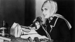 Şule Yüksel Şenler: İslamcı kadın yazar kimdir? Neden gündemde? Şule Yüksel Şenler: İslamcı kadın yazar kimdir? Neden gündemde?