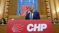 Özel’den Kılıçdaroğlu’na genel başkanlık yarışı çağrısı: ‘Kaybeden CHP’yi salsın’ Özel’den Kılıçdaroğlu’na genel başkanlık yarışı çağrısı: ‘Kaybeden CHP’yi salsın’