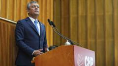Özgür Özel’in CHP’de son grup toplantısı: ‘Vakti gelmiş bir vedanın hüznüyle kürsüdeyim’ Özgür Özel’in CHP’de son grup toplantısı: ‘Vakti gelmiş bir vedanın hüznüyle kürsüdeyim’